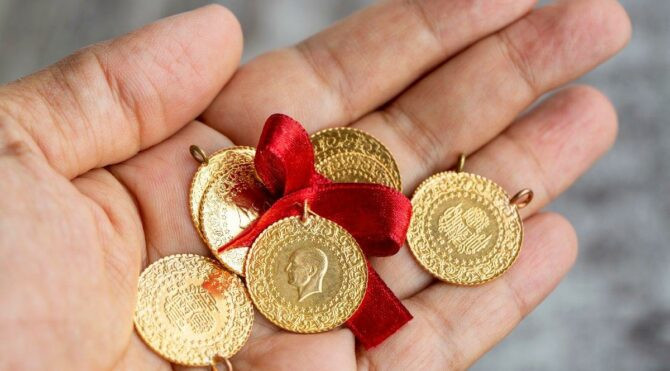 Altın fiyatlarında beklenmeyen düşüş! Son 2,5 senenin en düşük seviyesi görüldü