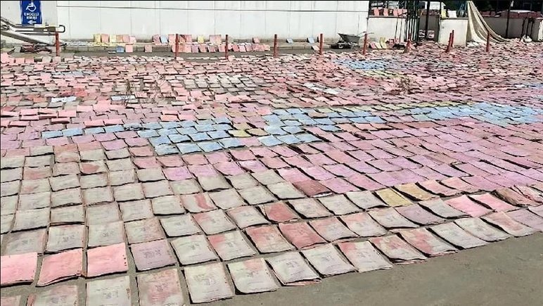 SGK'da şaşkına çeviren olay! 70 bin dosya ıslandı bahçede kurumaya bırakıldı - Resim : 2