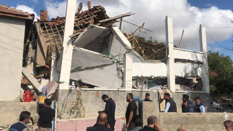 Yozgat Yerköy'de iki katlı evde doğal gaz patladı işte ilk görüntüler - Resim : 2