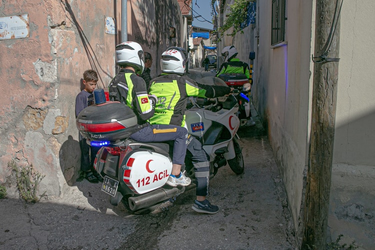 Hatay'ın Dar Sokaklarında Hastalar Motorize Sağlık Ekibinin Güvencesinde