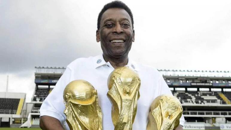 82 yaşındaki efsane futbolcu hayatını kaybetti! Pele neden öldü?