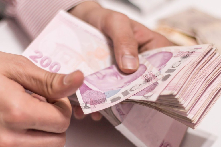 Bakanlık'tan yeni yıl sürprizi! O şartı sağlayan ev hanımlarına özel PTT anında 1800 TL verecek