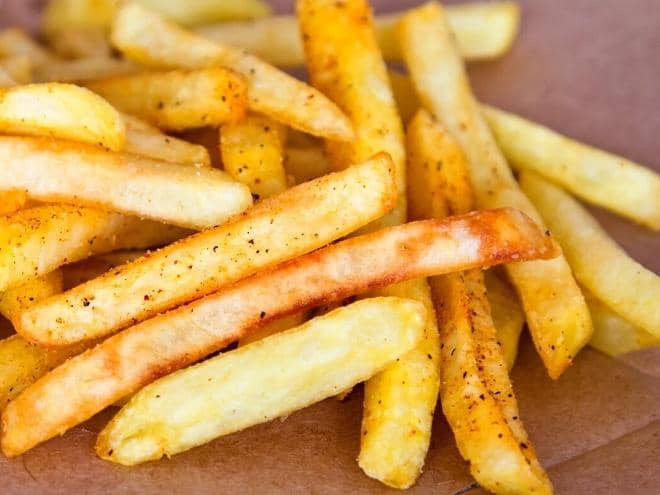 Pratik ve kolay bu yöntemle patatesler Fast Food Restoranlarındaki gibi çıtır çıtır olacak!
