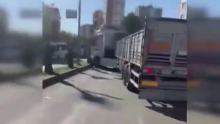 Adana'da yol verme kavgası kanlı bitti! Olay anı görüntüleri kan dondurdu - Resim : 2