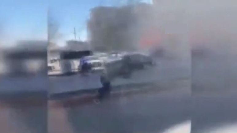 Adana'da yol verme kavgası kanlı bitti! Olay anı görüntüleri kan dondurdu