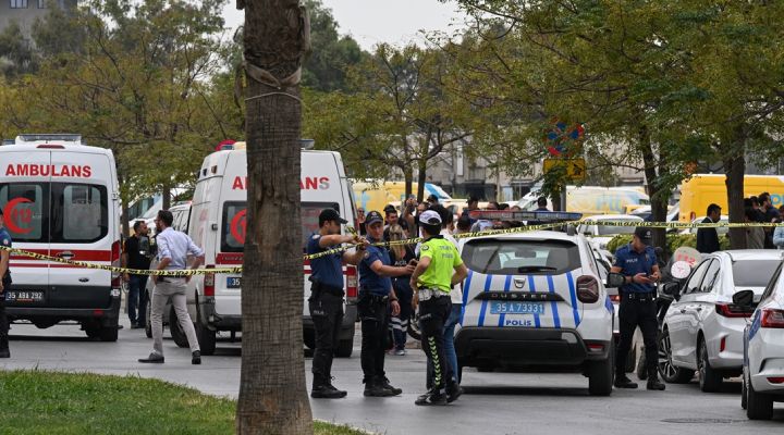 İzmir Adliyesi Önünde Çatışma Görüntüleri Sosyal Medyayı Sarstı