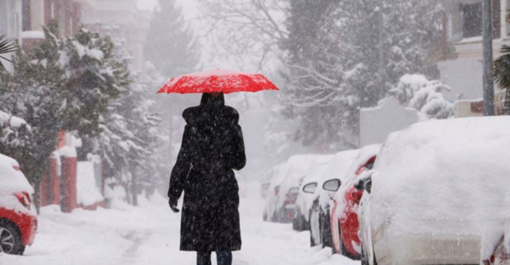 7 şehirde ulaşım tamamen durdu! Peş peşe alarm verildi: Beklenen kar yağışı başladı