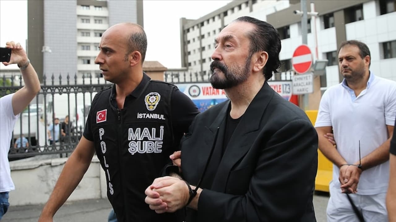 Adnan Oktar Davasında Çarpıcı Kararlar: Örgüt Üyelerine Hapis ve Adli Para Cezası!