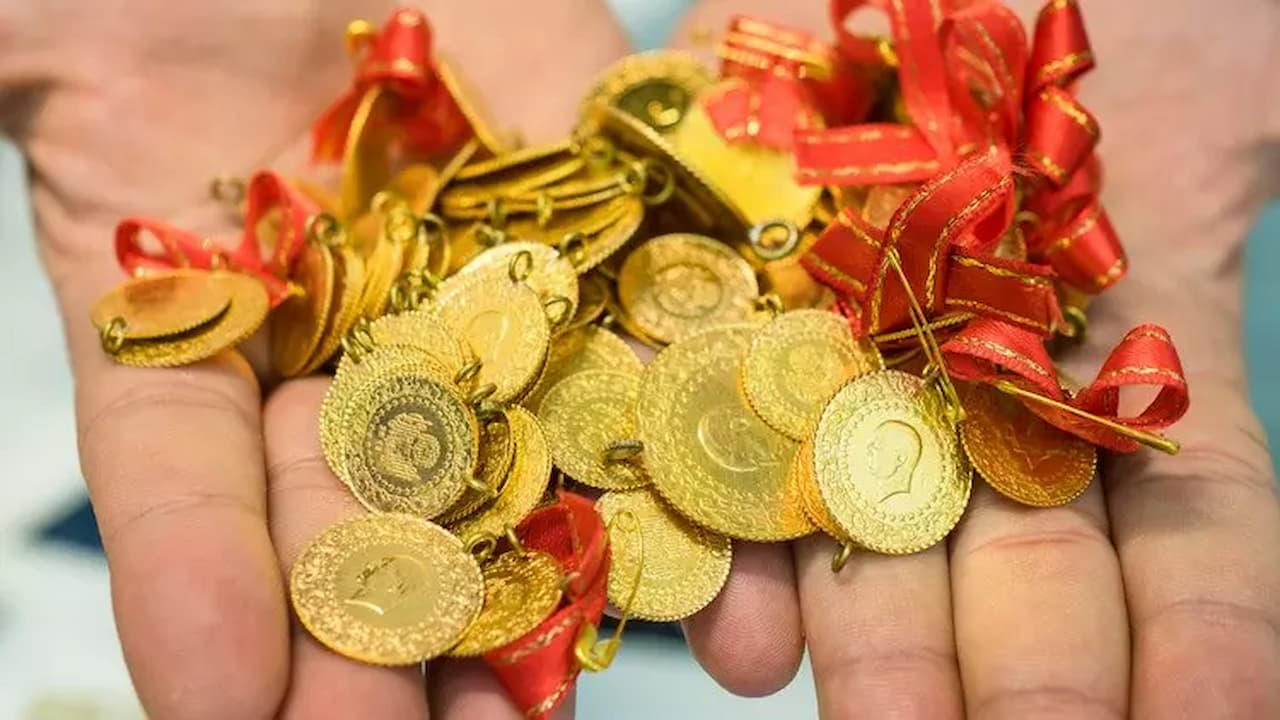 Altın, Fed'in faiz indirimi ihtimalini daha da zayıflatan ABD ekonomik verilerinden baskı altında kaldı