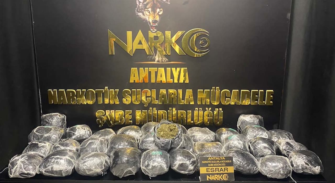 Antalya'da Şok Eroin Baskını: 4 Milyonluk Uyuşturucu Davasında Şaşırtan Beraat!