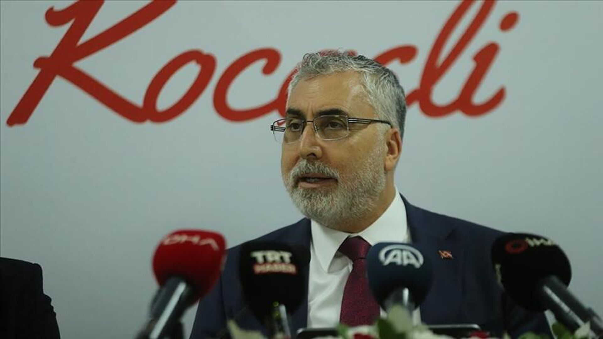 Bakan Işıkhan emeklilere büyük müjdeyi duyurdu: Ayrıcalık, öncelik, indirim gibi uygulamalar olacak