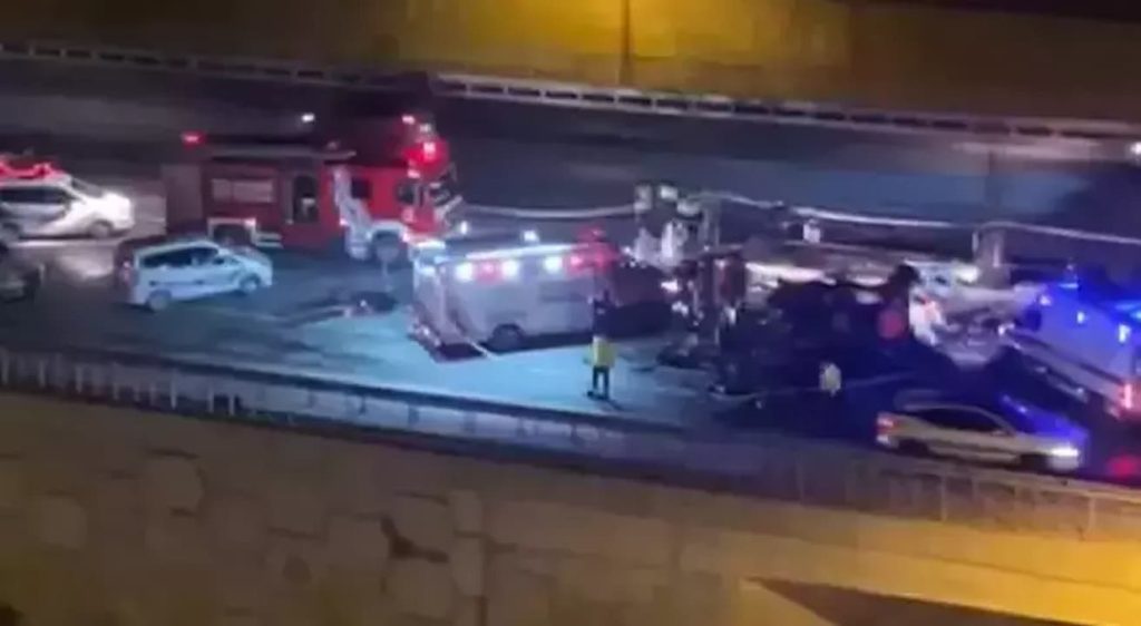 Başakşehir'de Gazi Mustafa Kemal Bulvarı'nda İki Otomobil Çarpıştı, Ölü ve Yaralılar Va