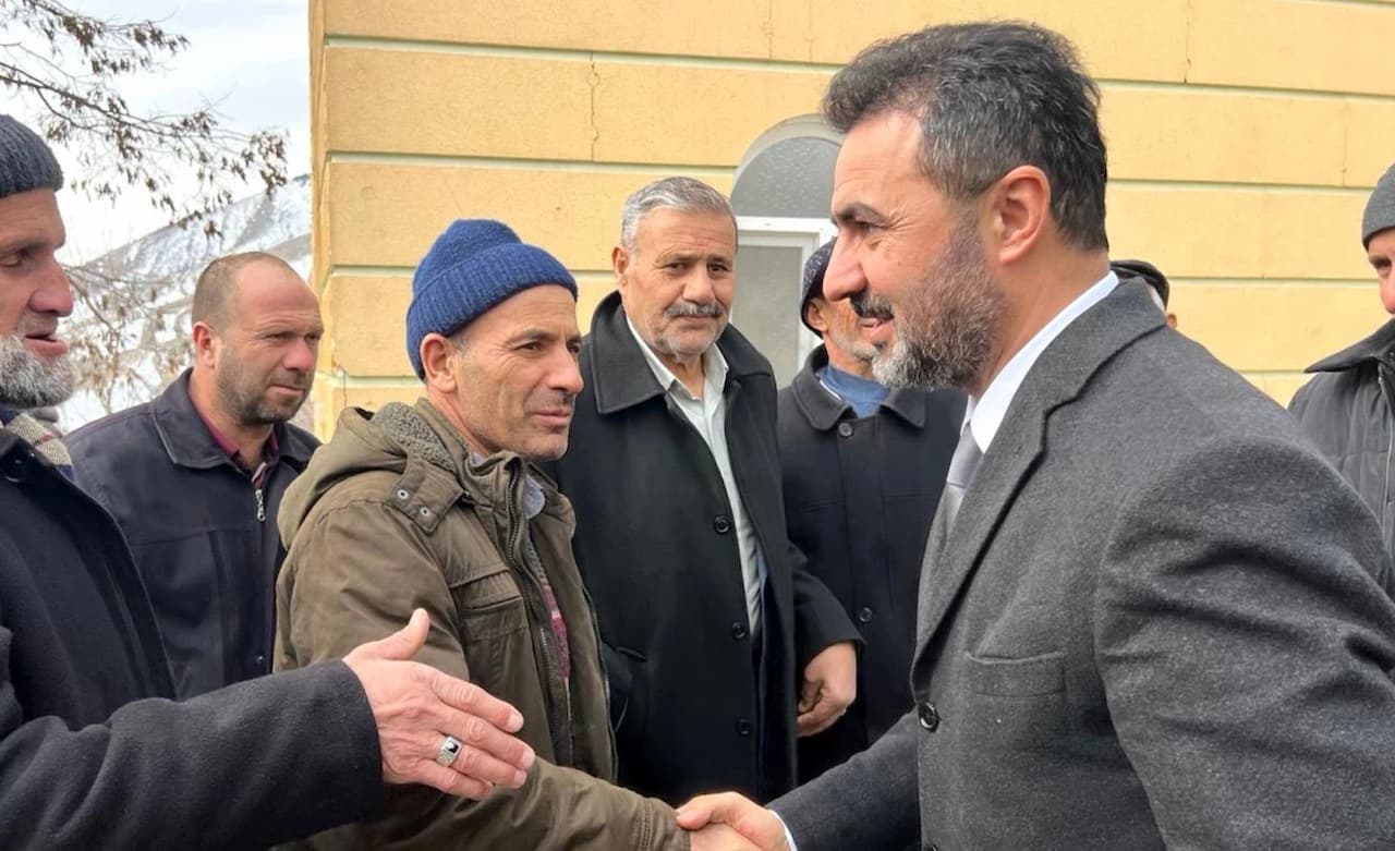 Belediye çalışanlarına ayda en az 35 bin TL maaş ödeyeceğini taahhüt etti