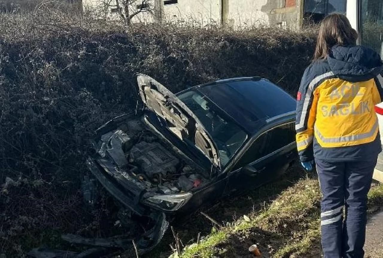Bursa'da Kontrolden Çıkan Araç Korkunç Kazaya Neden Oldu: Kanala Düşen Otomobilde 1 Yaralı!