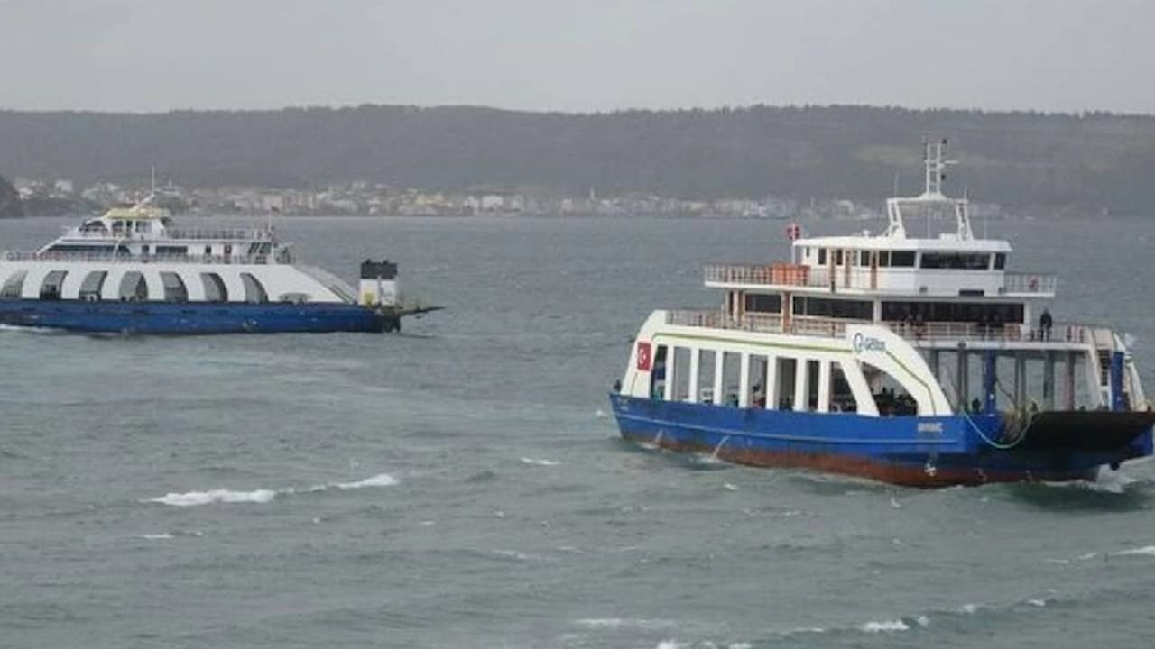 Çanakkale-Eceabat Feribot Seferlerinde Fırtına Engeli