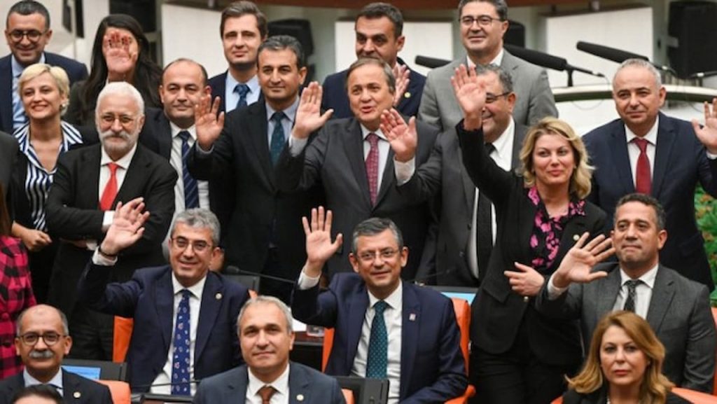 Demokrasi ve Anayasa İçin Büyük Buluşma: Özgür Özel'in 14 Ocak Tandoğan Meydanı Miting Çağrısı
