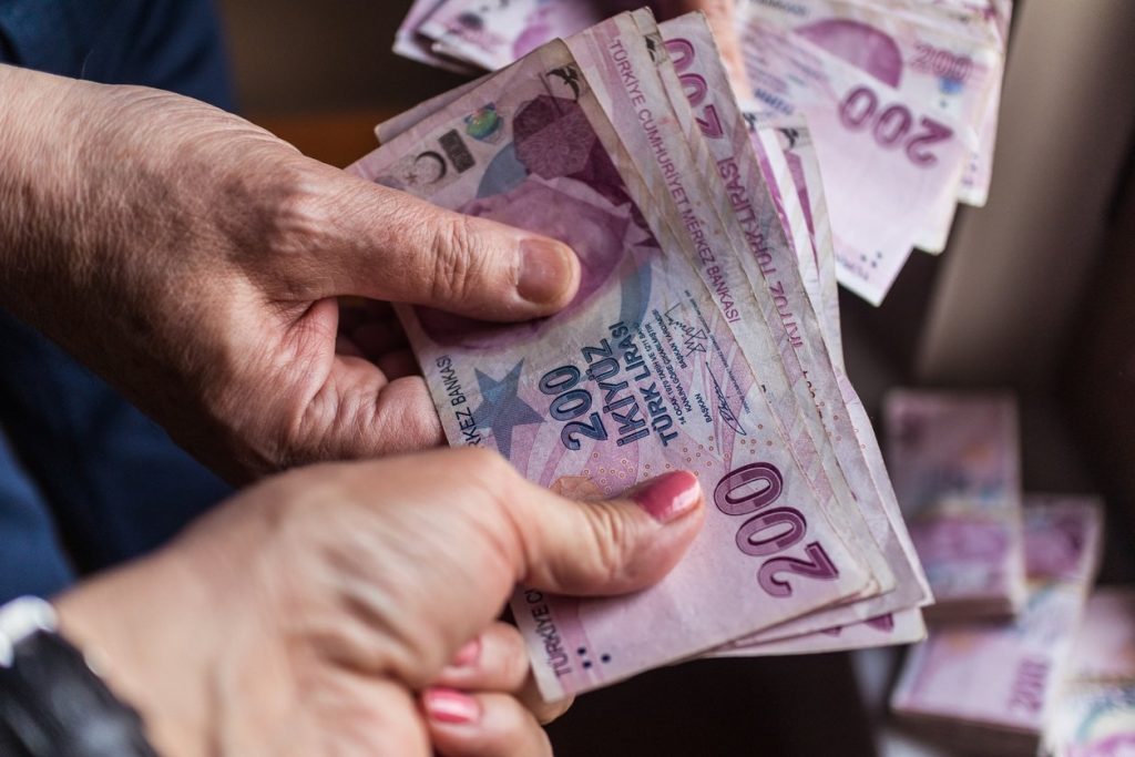 Emekli taban maaş zammı ve refah payı! SSK ve Bağ Kur emeklisi için takvim belli oldu