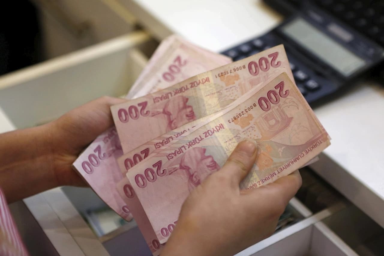 Emeklilere Ramazan ve Cumhuriyet Bayramı'na Özel 7.000 TL Zam ve İkramiye!