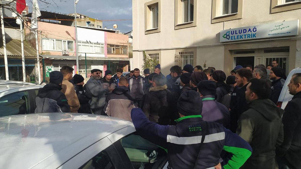 Enflasyon Karşısında Direnen Enerji İşçileri 4 Şehirde İş Bırakma Eylemi Başlattı!