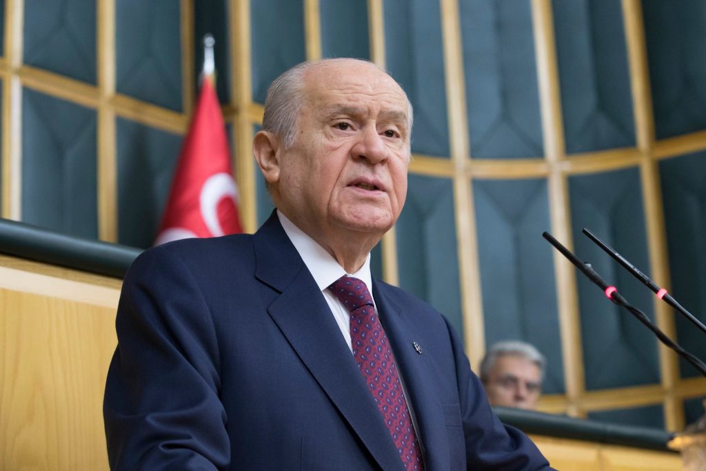 İmam hutbeyi eksik okumuştu! Devlet Bahçeli'den sert tepki geldi: Kuldan korkanın...