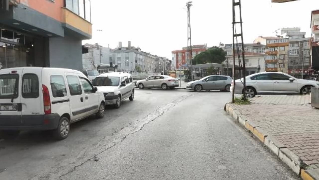 İstanbul'un Göbeğinde Kanlı Yol Verme Kavgası: Gaziosmanpaşa'da Sıradan Bir Gün Dehşete Dönüştü!