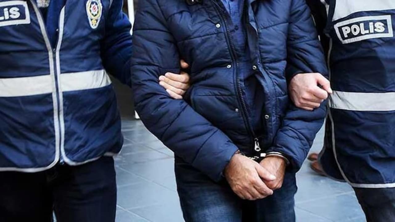 İzmir Karabağlar'da Aile İçi Trajedi: Genç, Tartıştığı Babasını Bıçaklayarak Öldürdü
