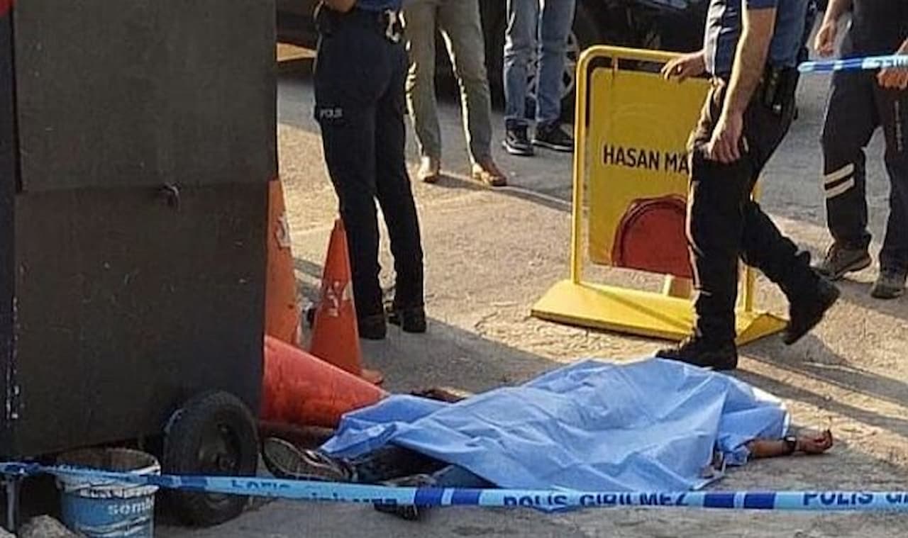 İzmir'in Sessiz Sokaklarında Trajik Bir Son: Genç Adam Bıçaklanarak Hayatını Kaybetti