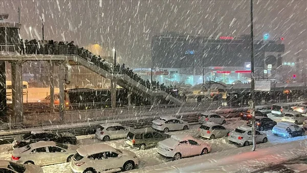 Kar hasreti bitiyor! Resmen saat verildi: Peş peşe duyuru yapıldı