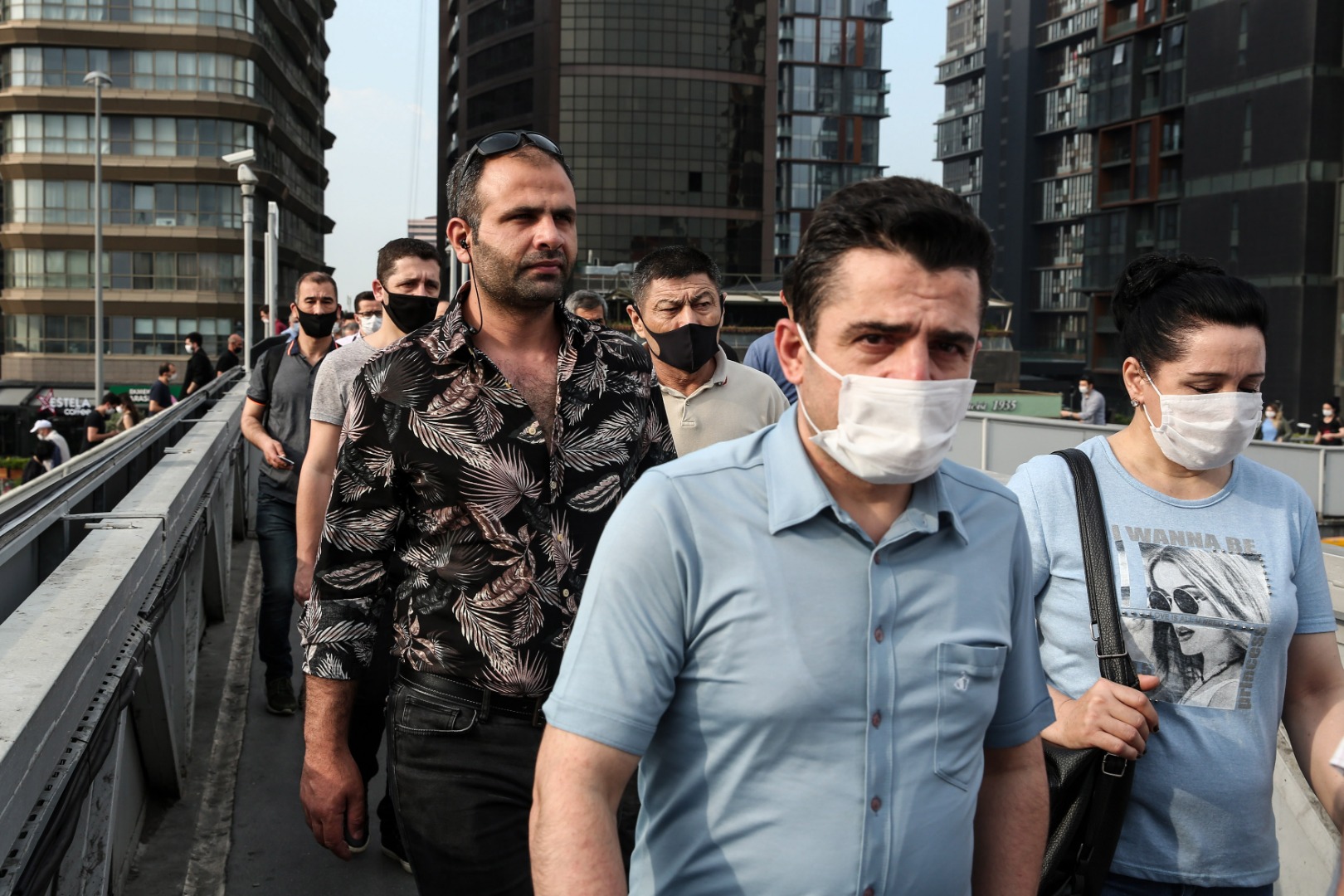Maske kullanımı geri döndü! Covid'in yeni varyantı yayılıyor: Hastaneler doldu taştı