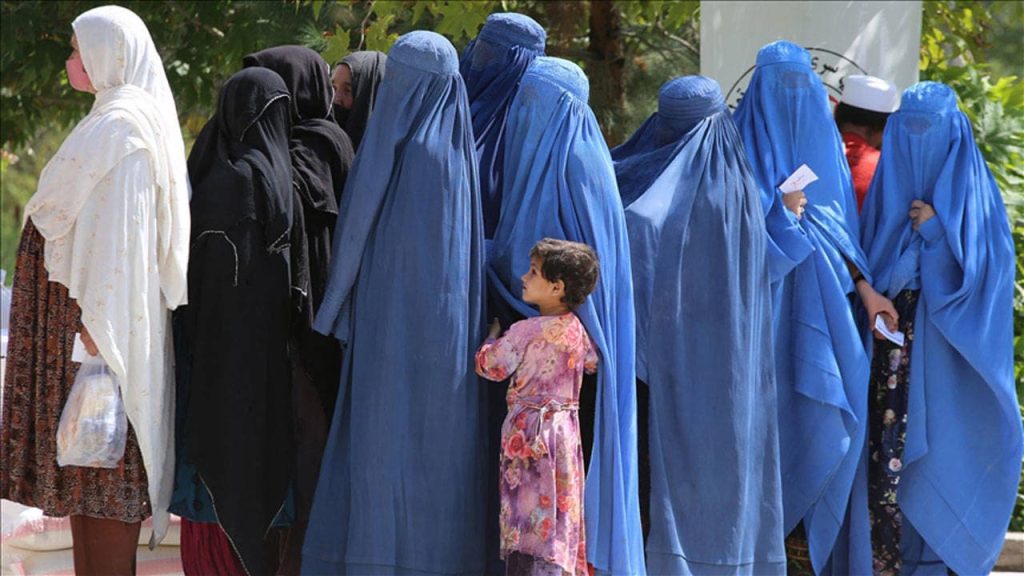 Taliban, Doğum Kontrol Hapı Satın Alan Kadınları Tutukluyor: Afganistan'da Kadın Haklarının Yok Edilmesi