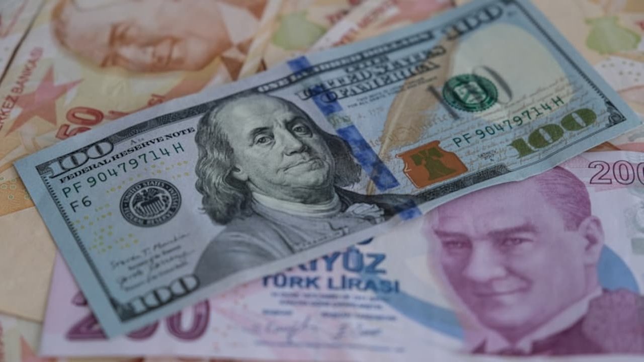 Türkiye Ekonomisinde Yeni Yılın İlk Günü Dolar/TL Rekor Seviyede,