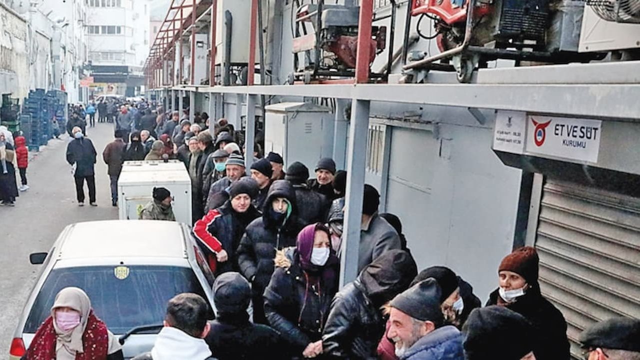 Türkiye'de Ekonomik Kriz  Vatandaşın Mücadelesi ve Hayat Pahalılığı