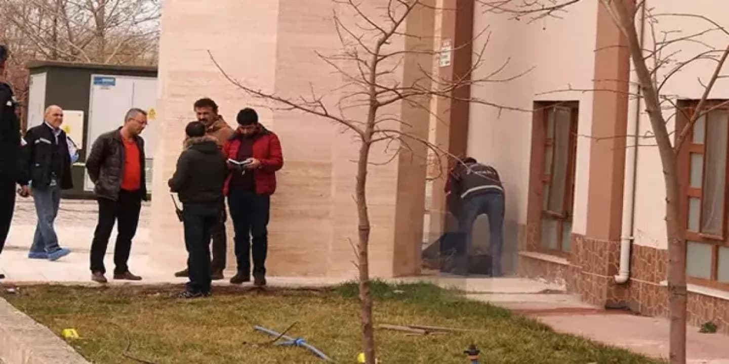 Manisa'da Sabah Namazının Ardından Dehşet: Otizmli Genç, En Yakın Arkadaşının Bıçaklı Saldırısı Sonucu Hayatını Kaybetti