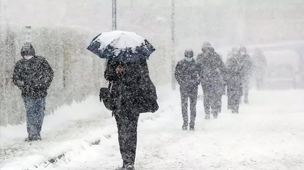 Türkiye'nin Kuzeyi Kışın Pençesinde: Kar, Yağmur ve Sıcaklık Artışı Alarmı!