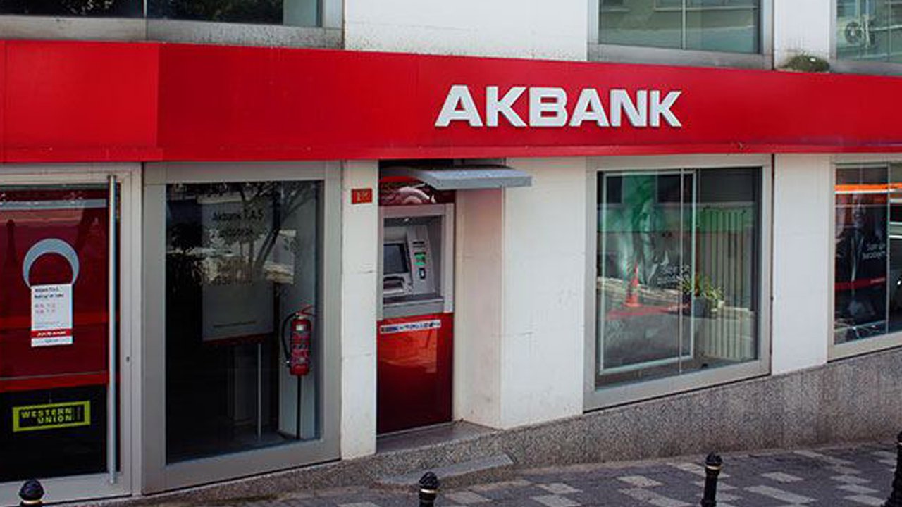 Akbank'tan Emeklilere Büyük Jest: Yeni Promosyonlarla Cüzdanlar Dolacak!