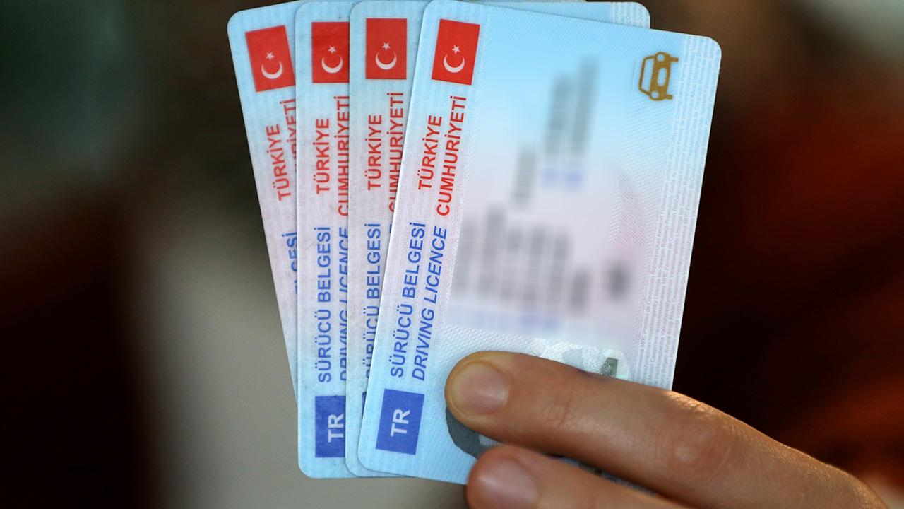 B Sınıfı Ehliyeti Olanlara Yeni Düzenleme: Yaş Sınırı Artık Değişiyor!