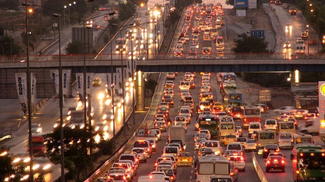 İstanbul'da Hafta Sonu Trafik Uyarısı: Bu Yollar Geçici Olarak Kapatılacak