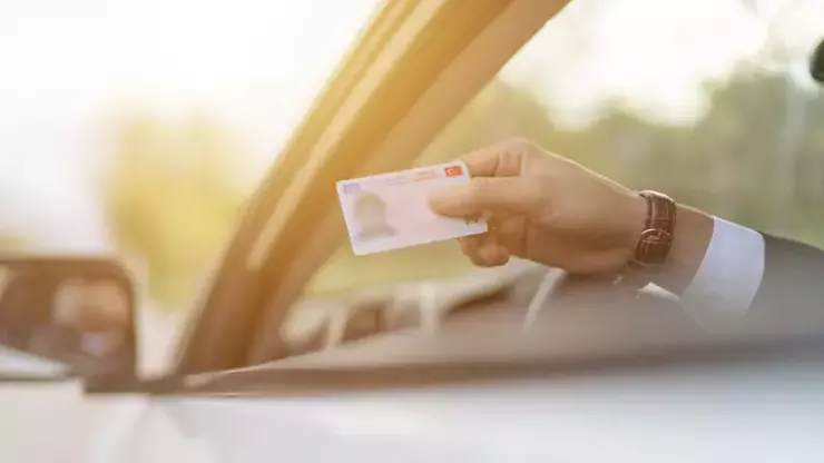 Ehliyeti olanlar dikkat! Geri sayım başladı: Yapmayanlar ceza ödeyecek