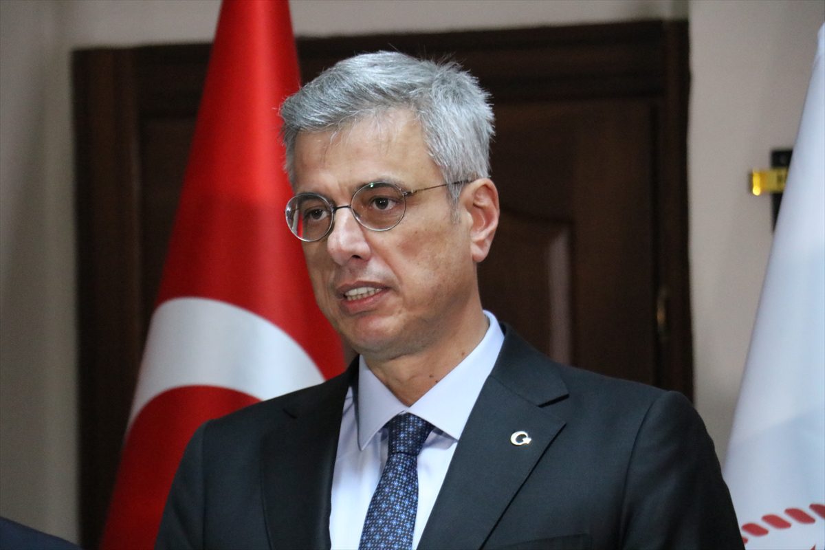 Sağlık Bakanı Kemal Memişoğlu,