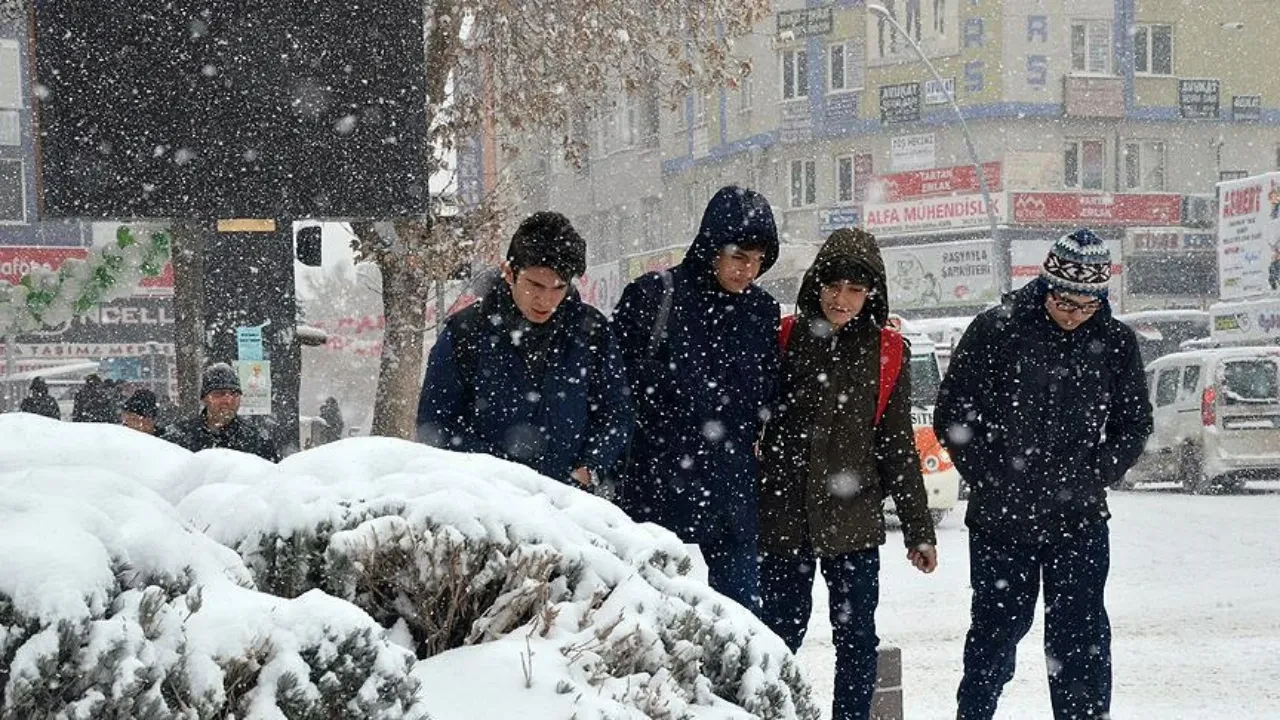 28 Şubat eğitim öğretim durumu gündem oldu Rize, Van'da okullar tatil mi, son dakika?