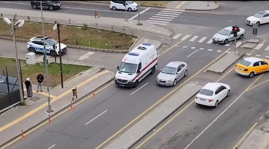 Diyarbakır’da H.Ö. (26) isimli kadın, bir alışveriş merkezinde eşi tarafından