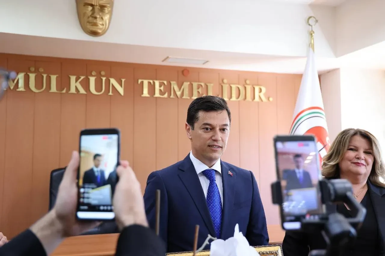 Acar Ünlü Kimdir? Marmaris Belediye Başkanı’na Polisle Gerginlik Sonrası Soruşturma!