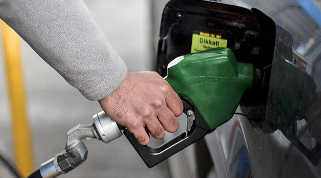 Akaryakıt Piyasasında Hareketlilik: Benzine Zam Geliyor!