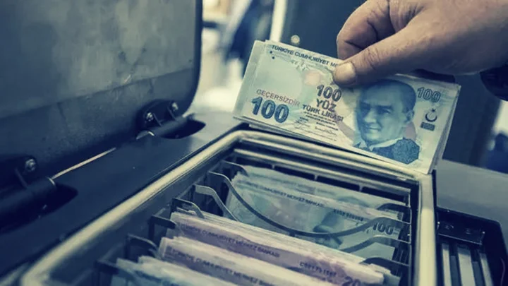 Az Önce Geldi! Emekliye 25 Bin TL Ödeme; Emeklinin Cepleri Doluyor!