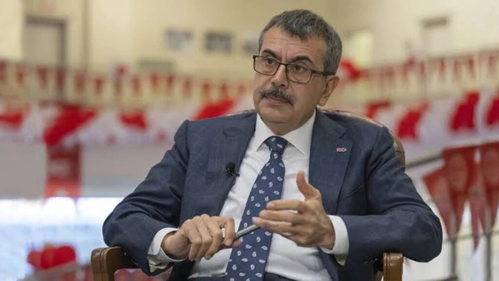 Bakan Tekin’den Gençlere Çağrı: “Bağımsızlığın Bayrağını Sizler Taşıyacaksınız!”