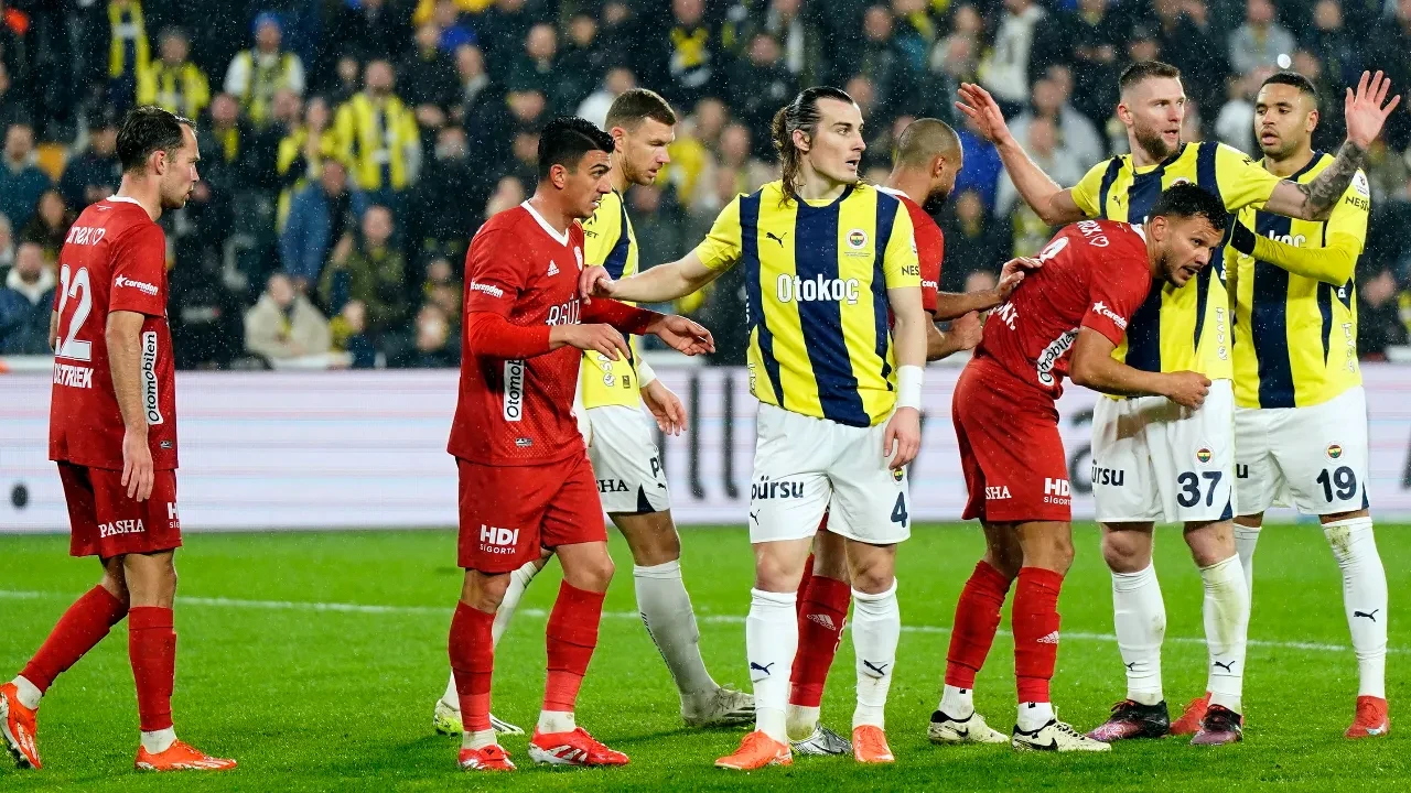 Fenerbahçe Galatasaray’a bir adım daha yaklaştı: Fenerbahçe Antalyaspor maçı kaç kaç bitti?
