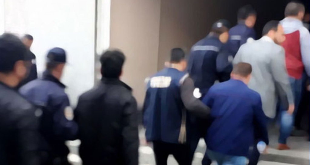 Sakarya Cumhuriyet Başsavcılığı’nın koordinasyonunda, usulsüz sağlık kurulu raporu düzenlediği ve