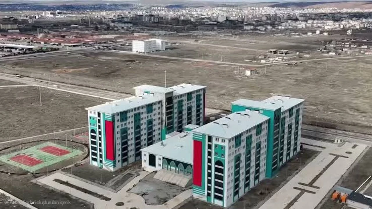 Ücretli Öğretmenlikten Sonra Bomba Gelişme: Ücretli Akademisyenlik Geliyor!