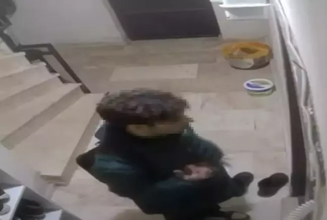 17 Yaşındaki Saldırgan Sevgilisini Bıçakladığı, Annesini Öldürdüğü Eve Böyle Girmiş