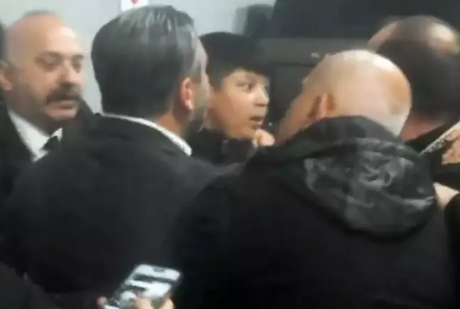 Beşiktaş Soyunma Odasına Girmeye Çalışan Taraftar Yakalandı